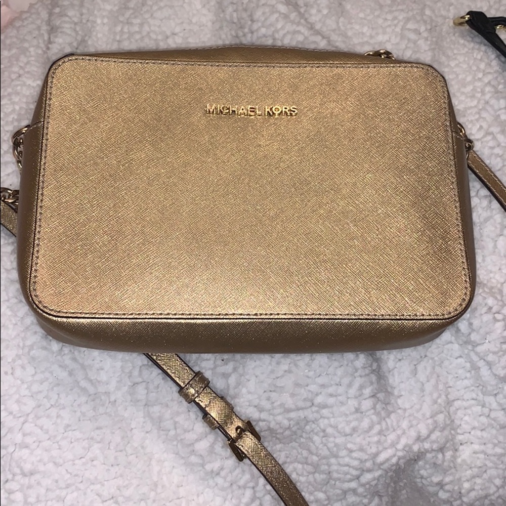MICHAEL KORS GOLD CROSSBODY